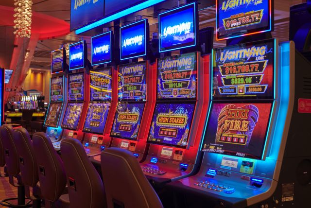 Máy đánh bạc là gì? Các loại slot machines phải biết khi vào sòng 19